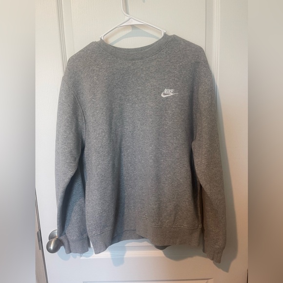 Nike Women’s Size Small Grey Crewneck Sweatshirt. - Picture 1 of 1